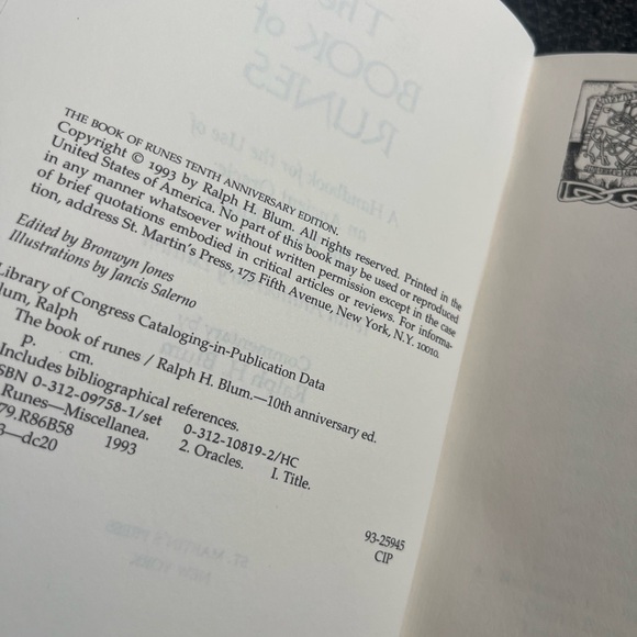 •The Book of Rune & Crystal Runes in Pouch• - Picture 6 of 8
